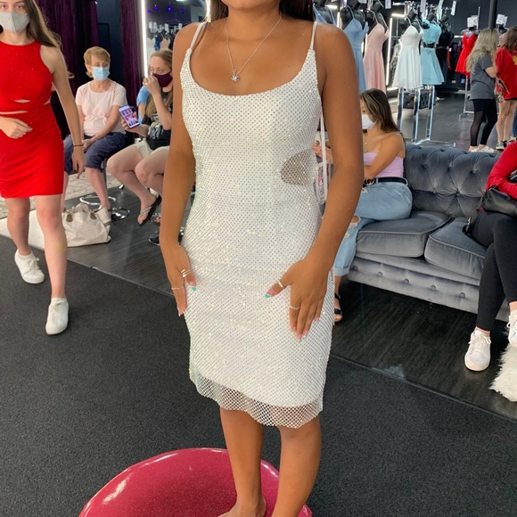 GipperProm Size 00 White Sequined Lace-up Back  Homecoming Dress. No stains/rips - Picture 1 of 6